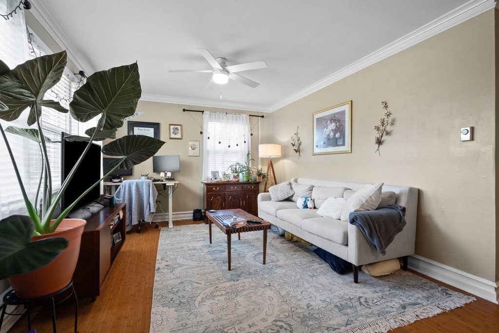 635 Daniels Street - Photo 2
