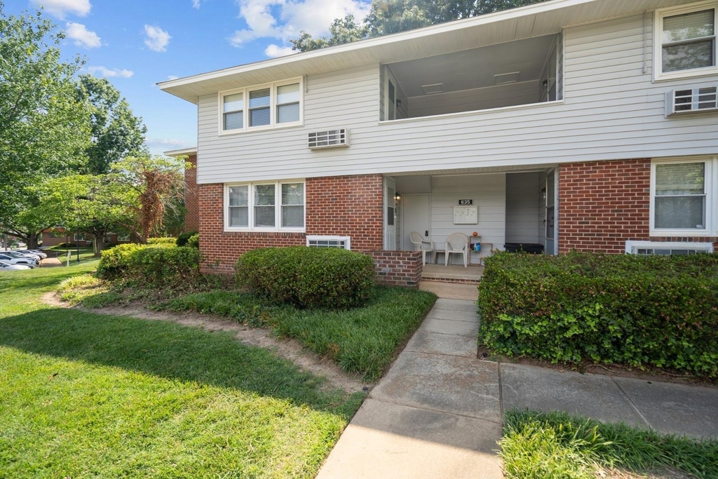 635 Daniels Street - Photo 1