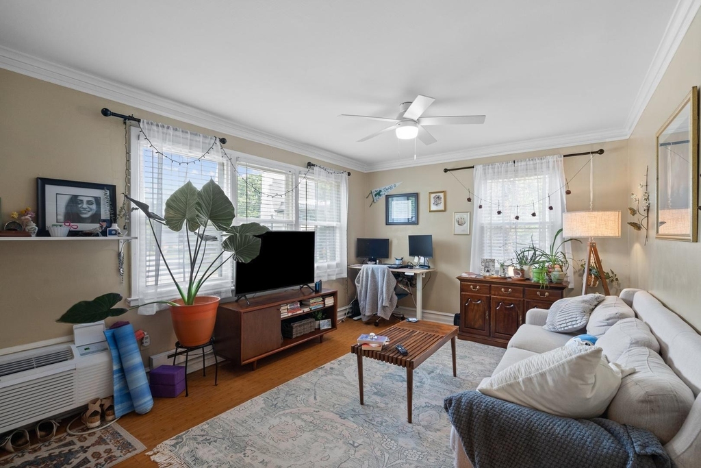635 Daniels Street - Photo 0