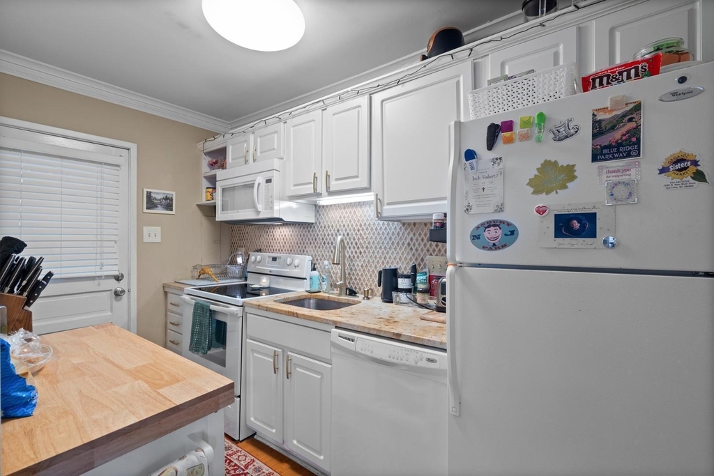 635 Daniels Street - Photo 7