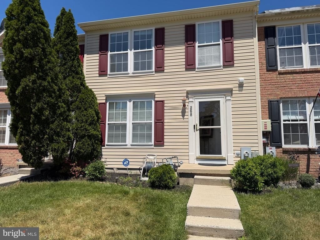 268 Regents Circle - Photo 0