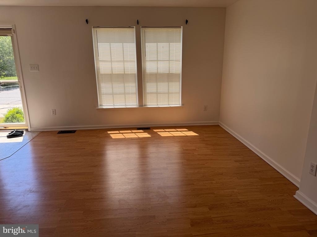 268 Regents Circle - Photo 1
