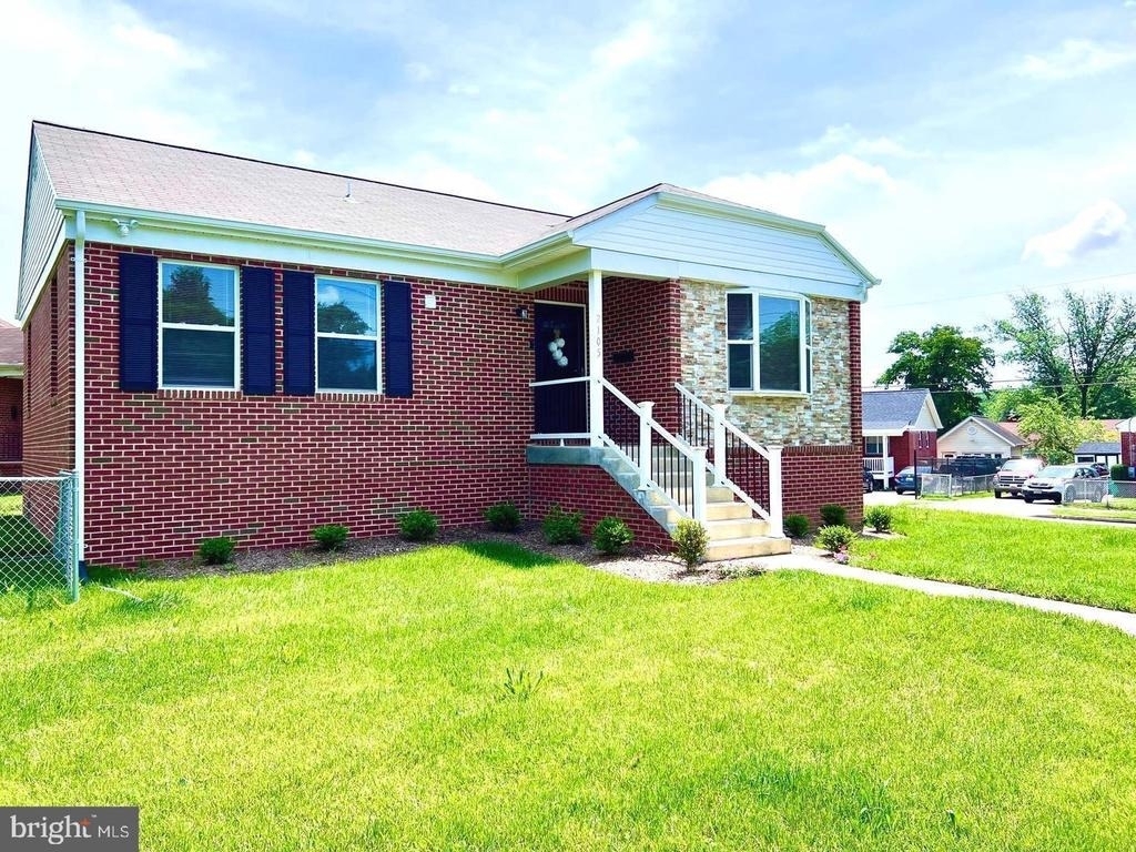 2105 Ruatan Street - Photo 0