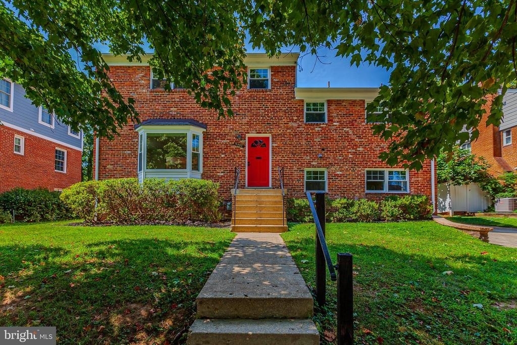 9902 Belhaven Road - Photo 2