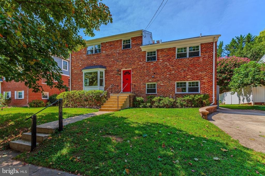 9902 Belhaven Road - Photo 0