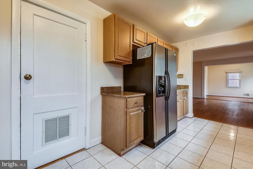 210 E Hamilton Avenue - Photo 4
