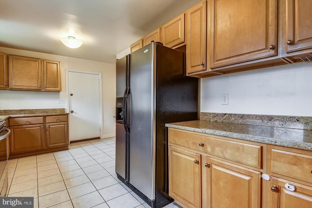 210 E Hamilton Avenue - Photo 2
