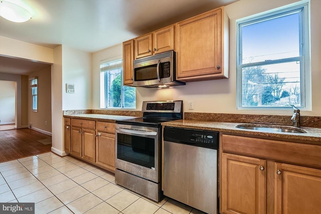 210 E Hamilton Avenue - Photo 3