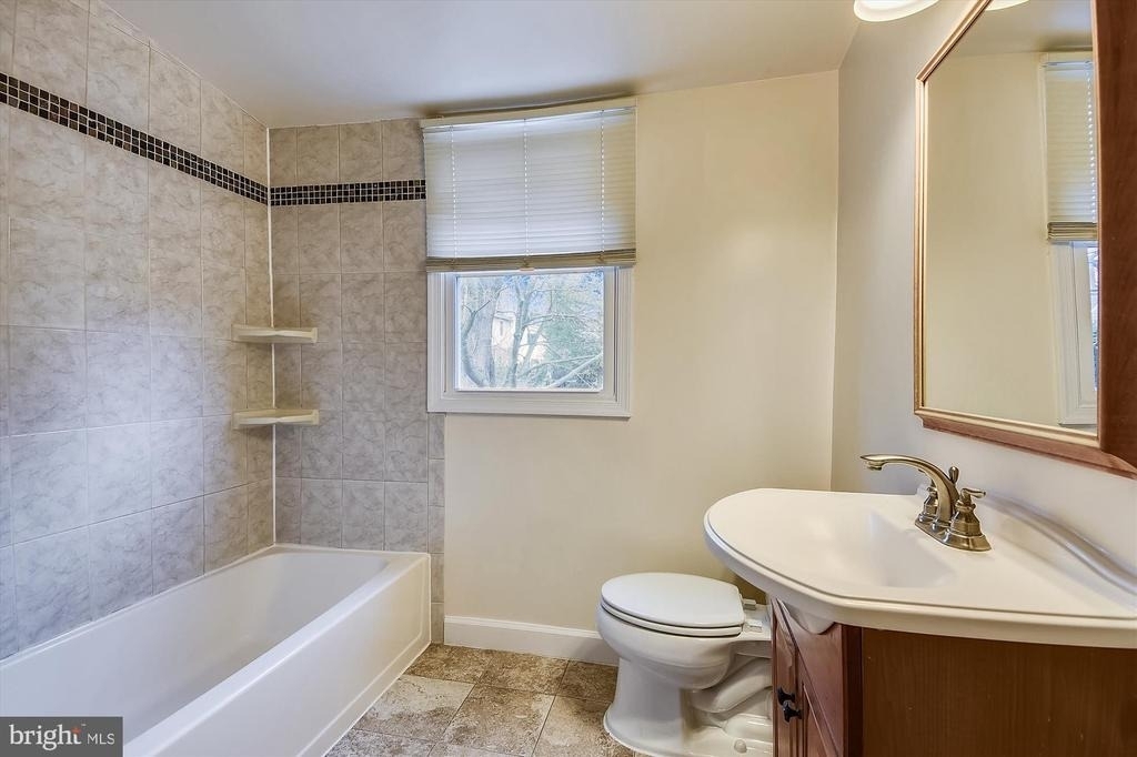 210 E Hamilton Avenue - Photo 24