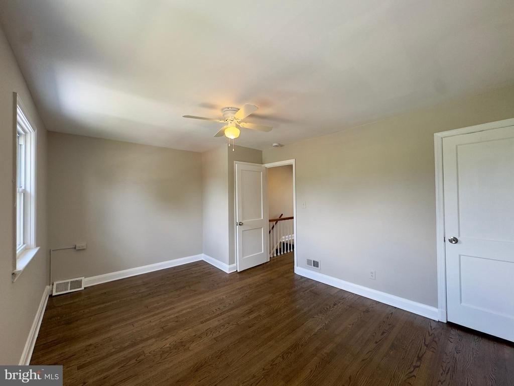 433 Oakwood Road - Photo 5