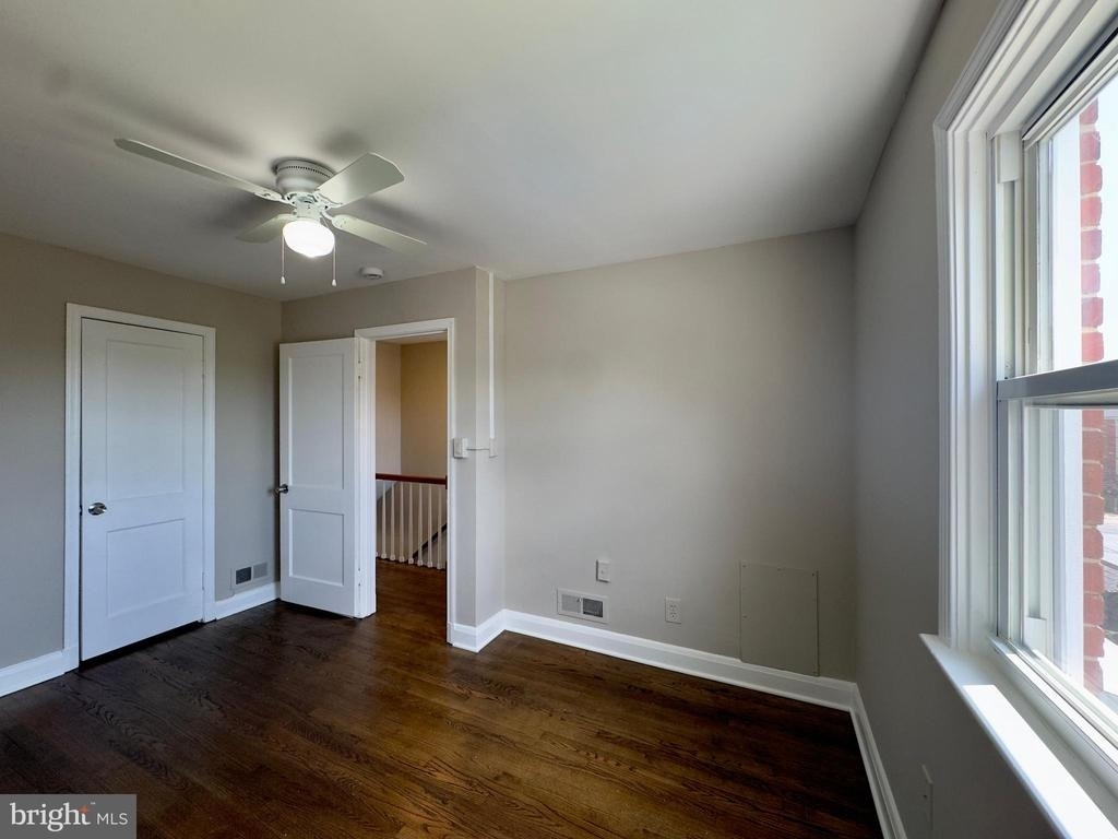 433 Oakwood Road - Photo 3