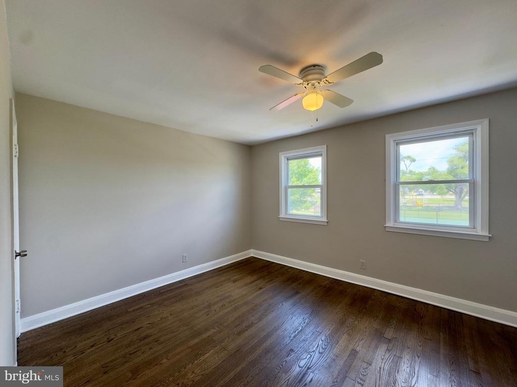 433 Oakwood Road - Photo 4