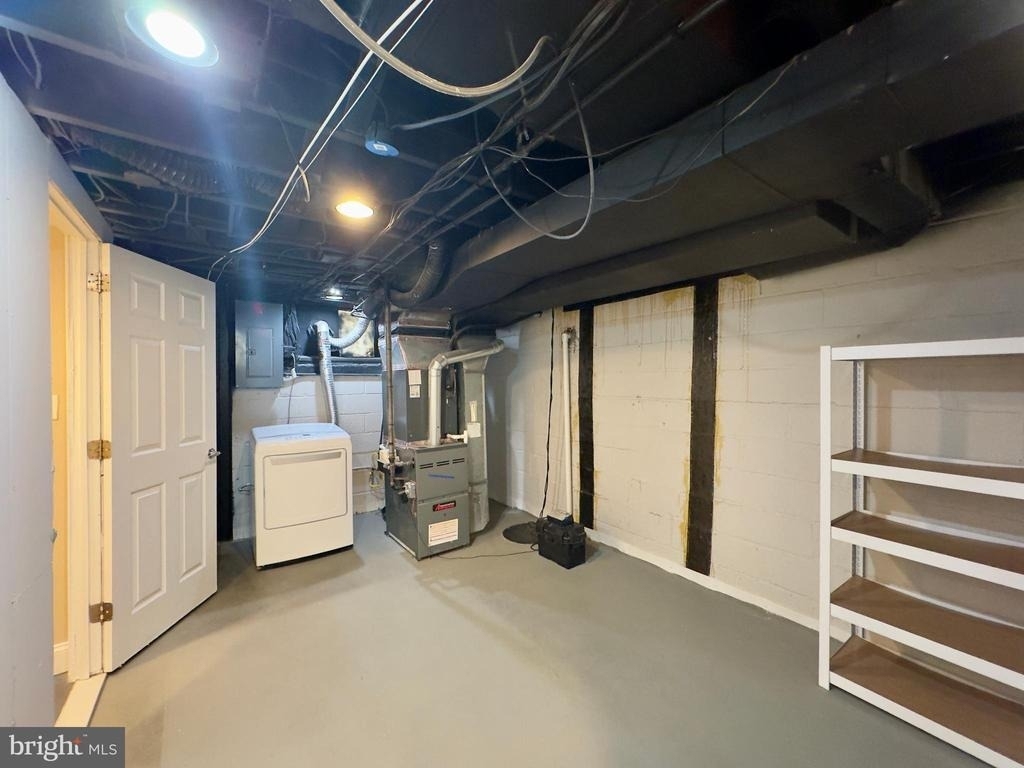 1922 Ewald Avenue - Photo 2