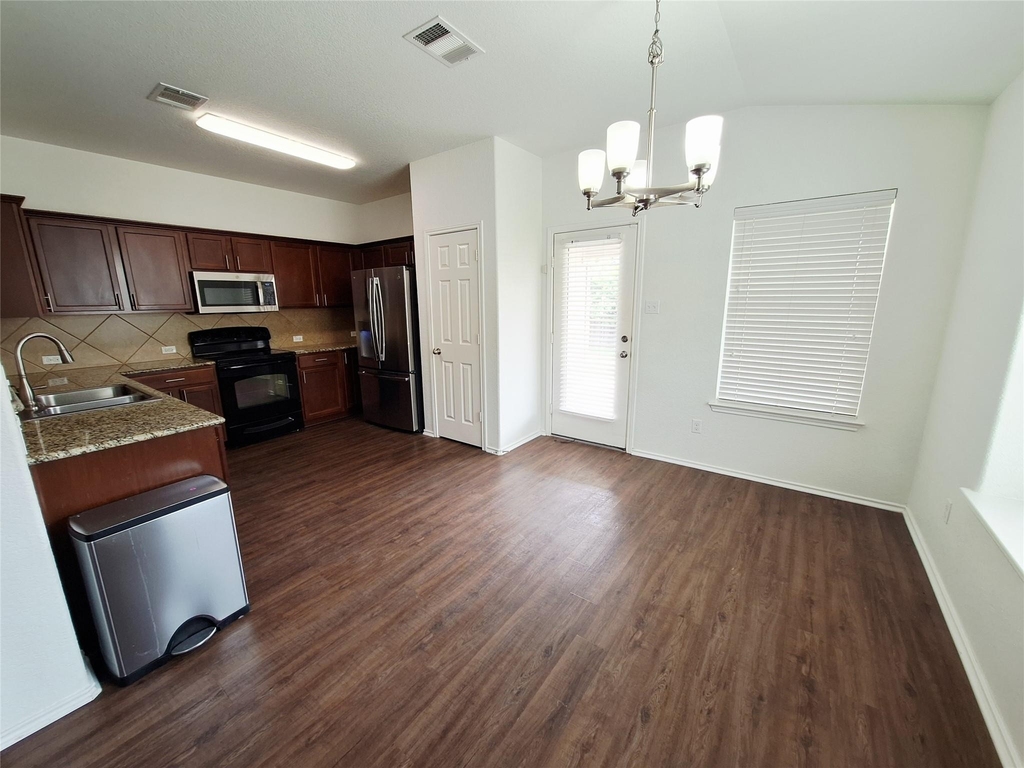 325 Comal Run - Photo 7