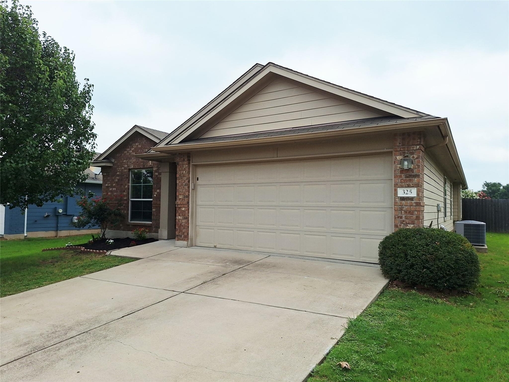 325 Comal Run - Photo 1