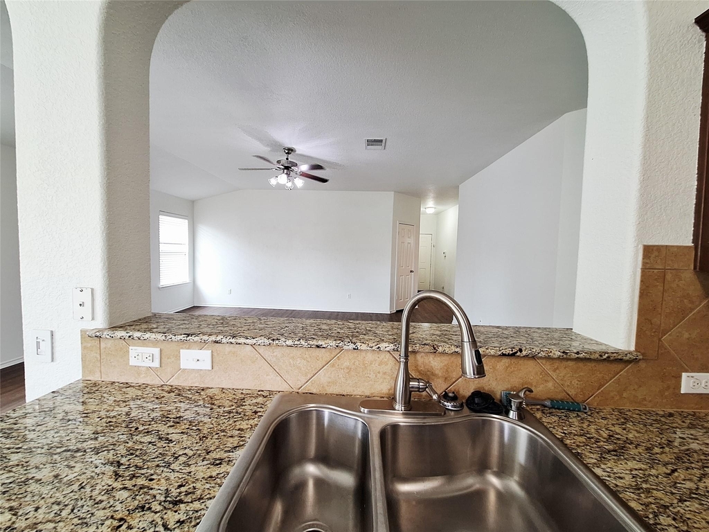 325 Comal Run - Photo 11