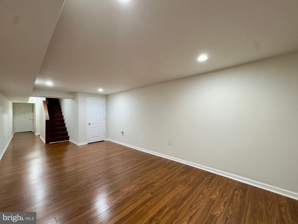816 W 37th Street - Photo 8