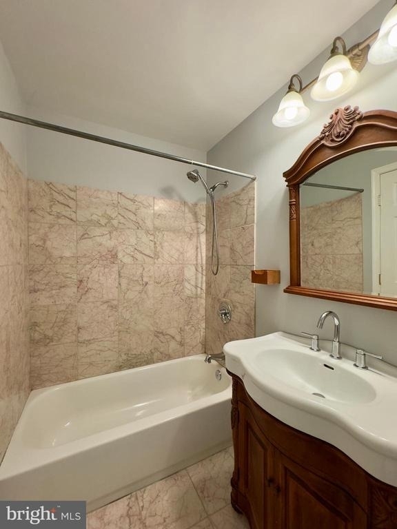 816 W 37th Street - Photo 6