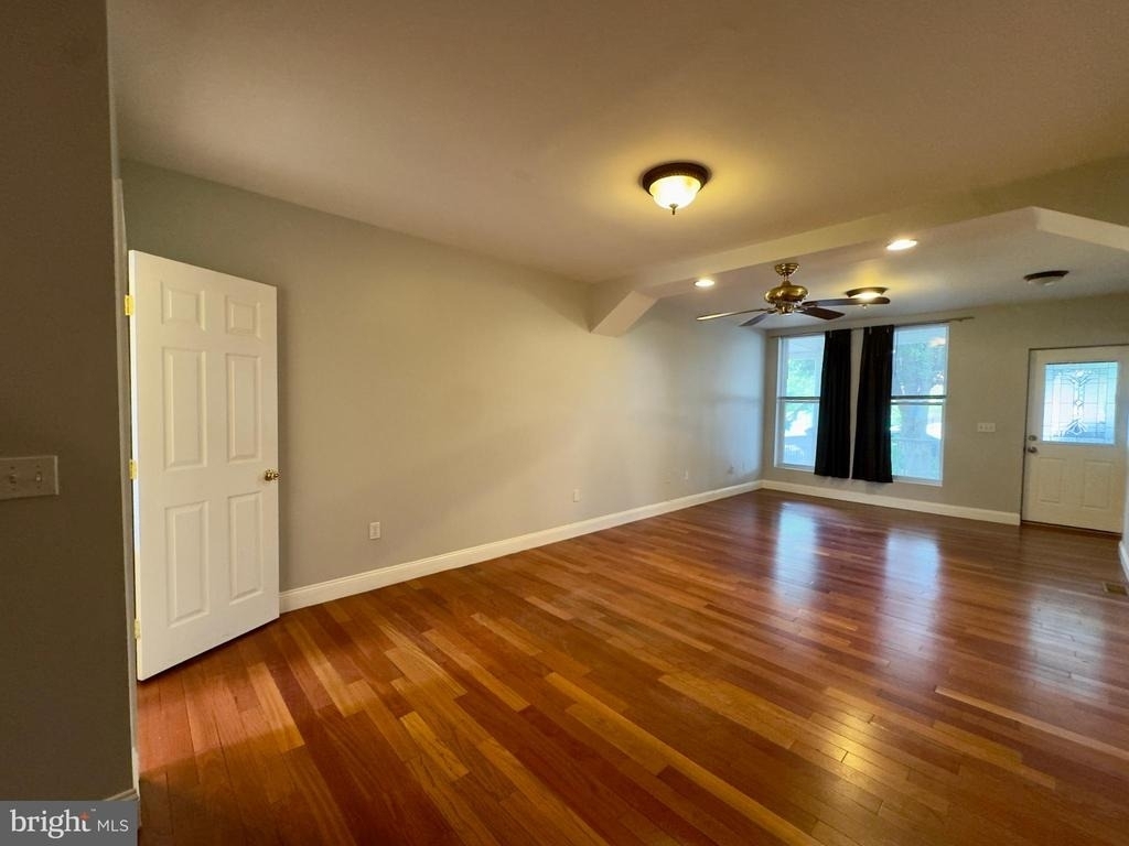 816 W 37th Street - Photo 12