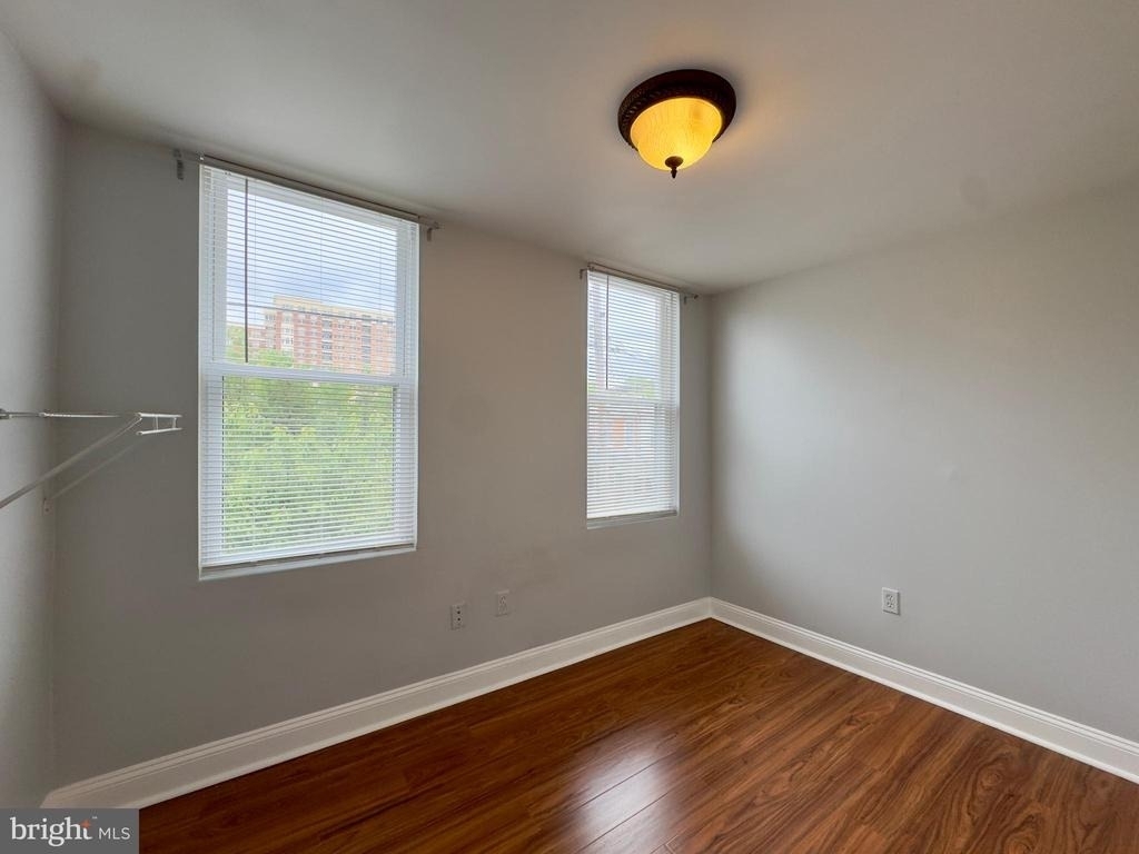 816 W 37th Street - Photo 17