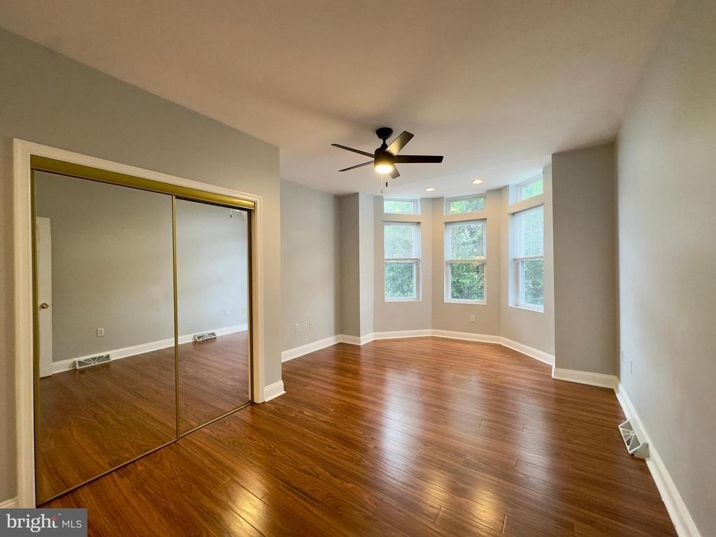 816 W 37th Street - Photo 21