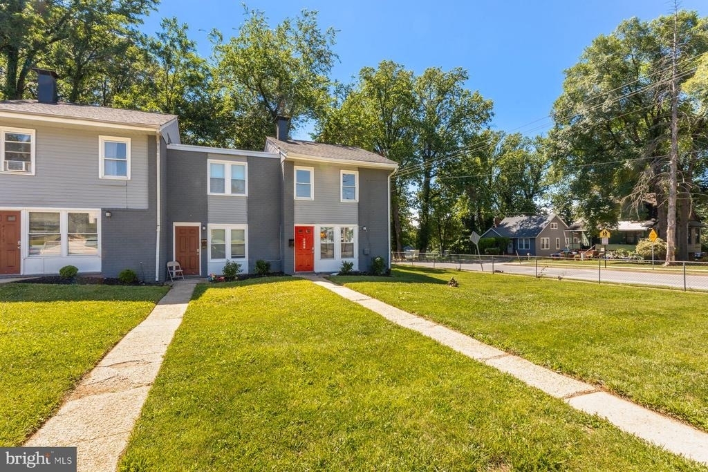 4711 Navarro Avenue - Photo 2