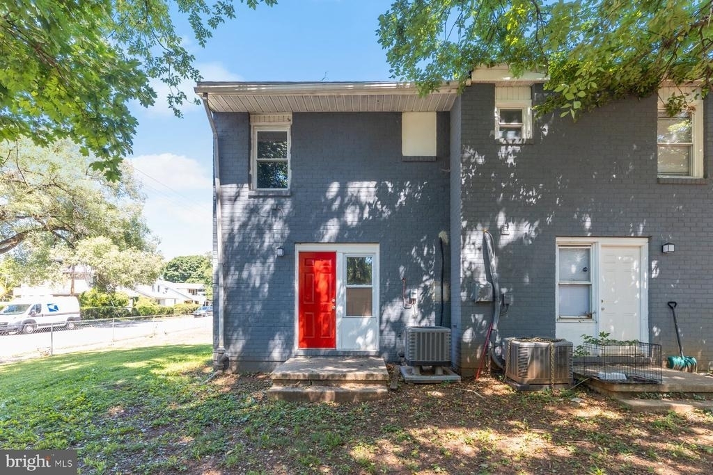 4711 Navarro Avenue - Photo 3