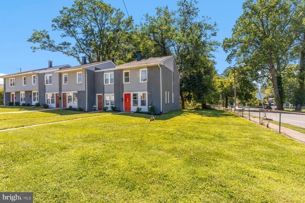 4711 Navarro Avenue - Photo 1