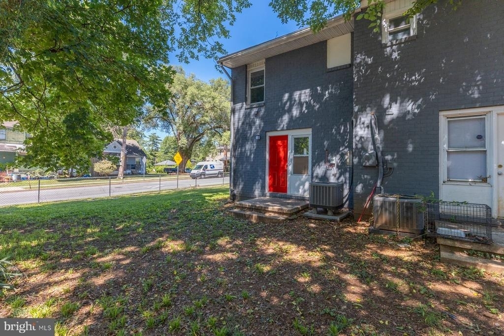 4711 Navarro Avenue - Photo 4