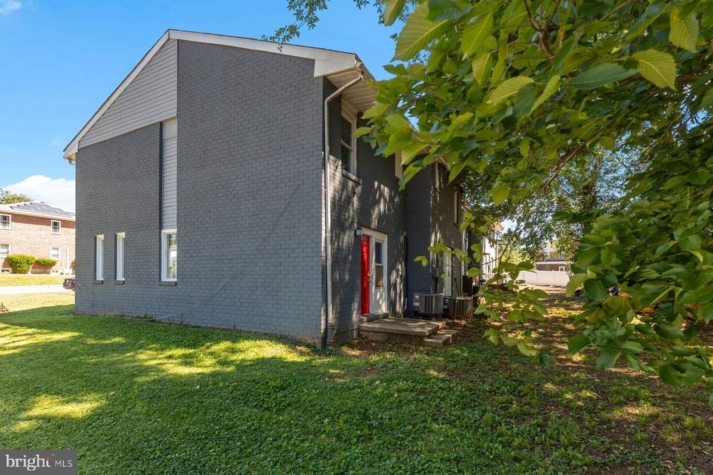 4711 Navarro Avenue - Photo 5