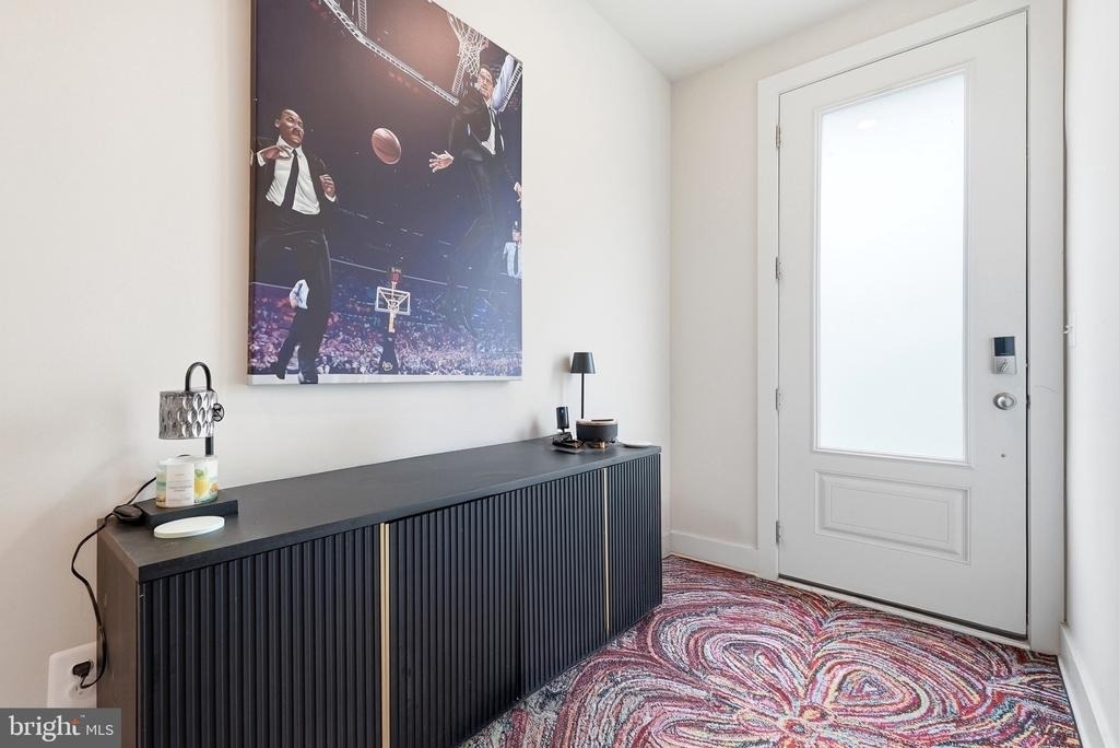 153 Locke St - Photo 4
