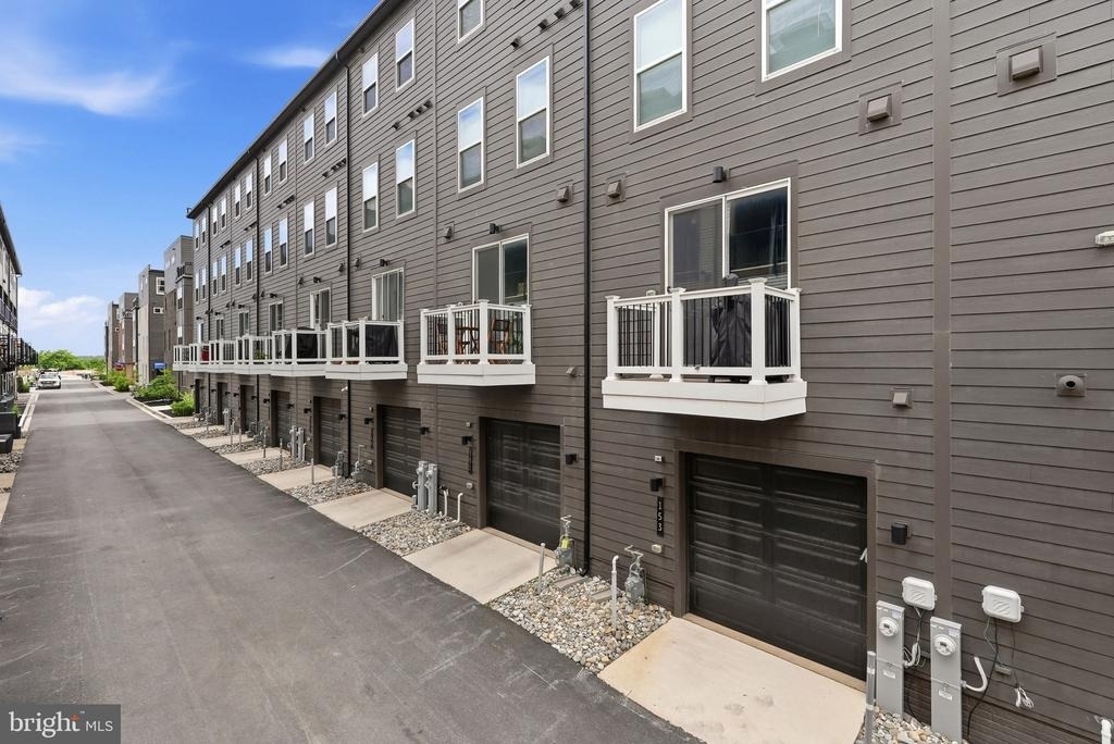 153 Locke St - Photo 37
