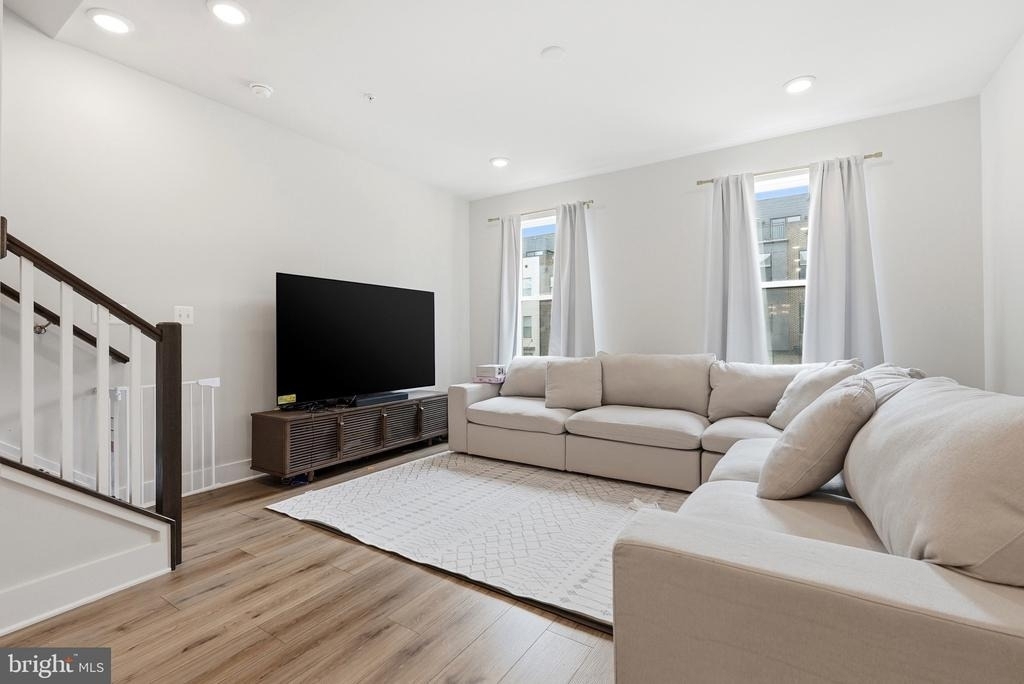 153 Locke St - Photo 16