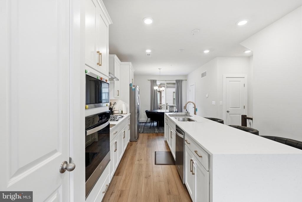 153 Locke St - Photo 15