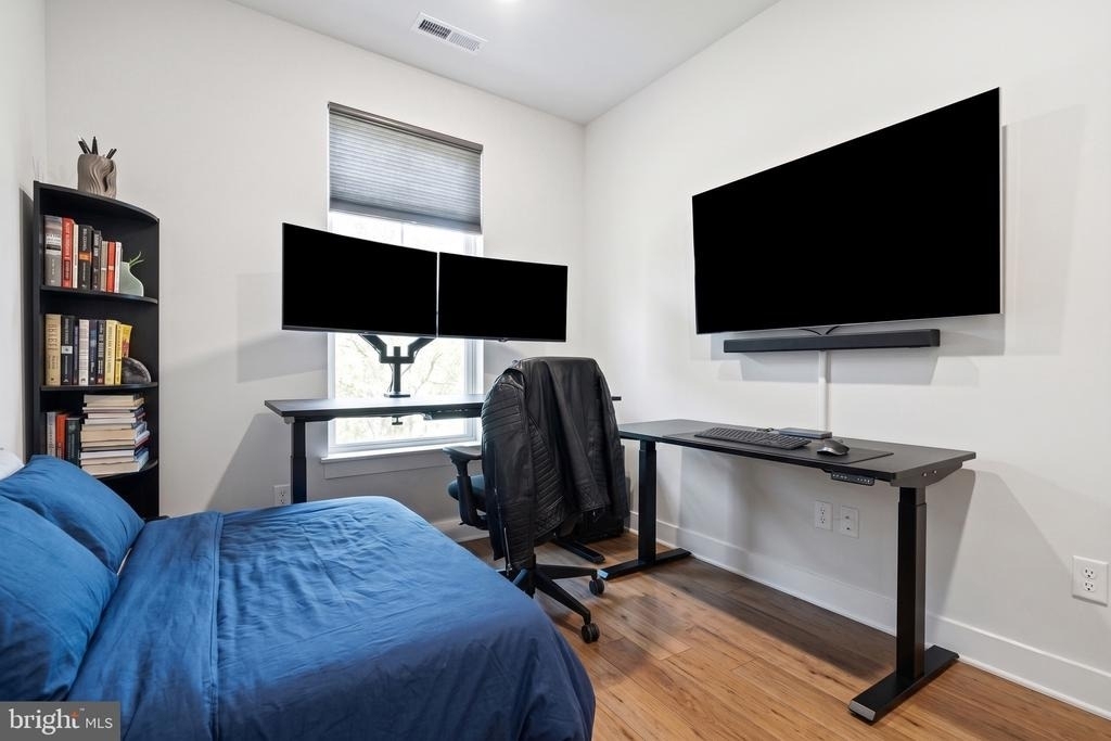 153 Locke St - Photo 6