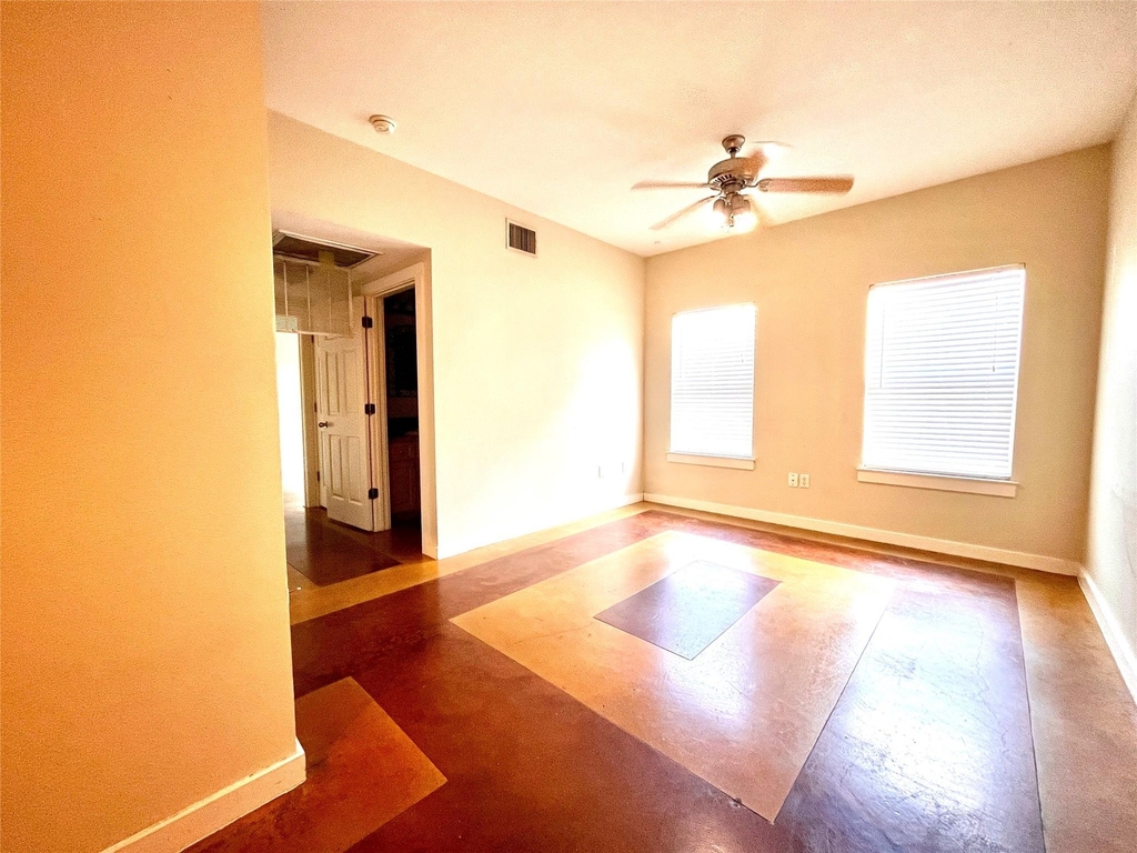 2106 Cullen Ave - Photo 1