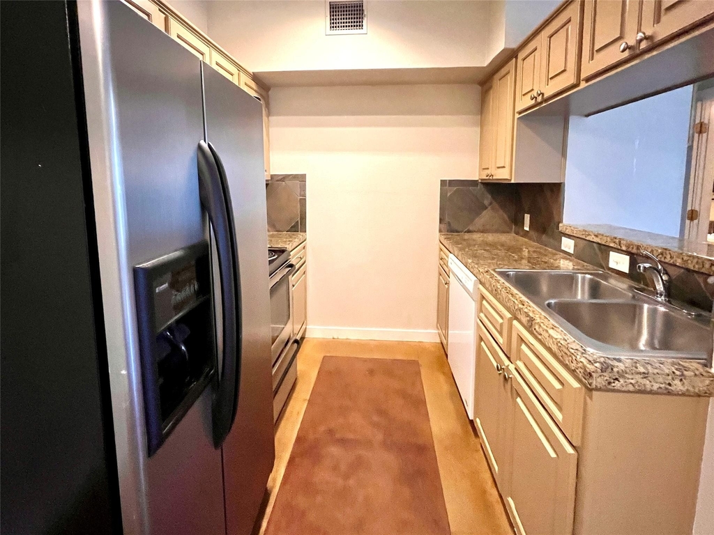 2106 Cullen Ave - Photo 5