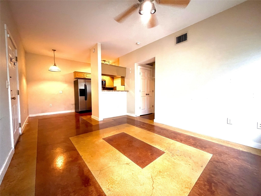 2106 Cullen Ave - Photo 3