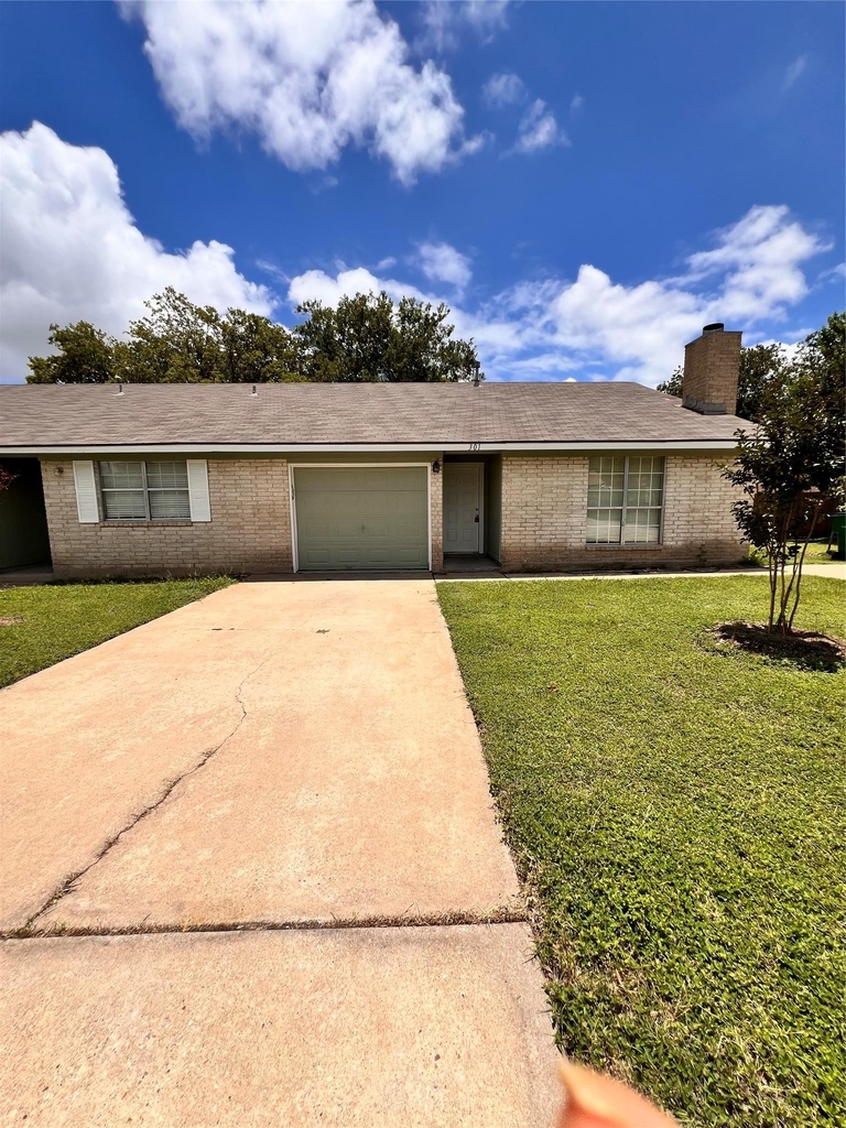 301 12th St - Photo 0