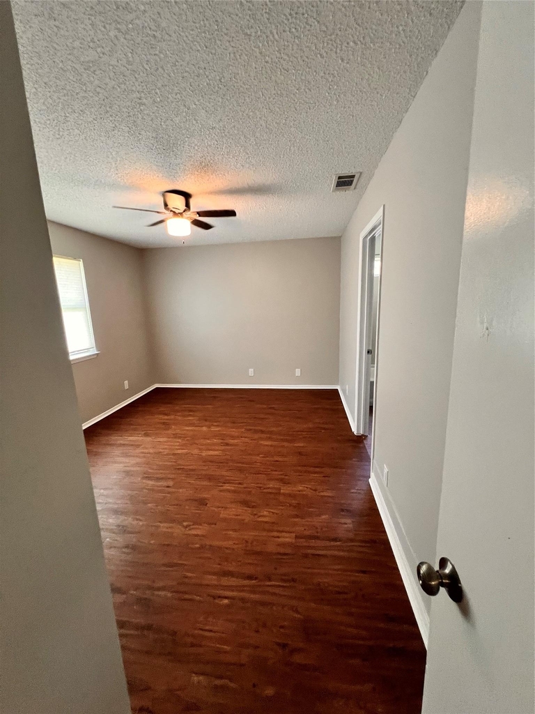 301 12th St - Photo 4