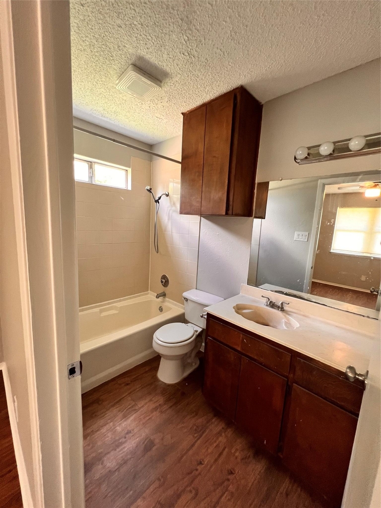 301 12th St - Photo 3