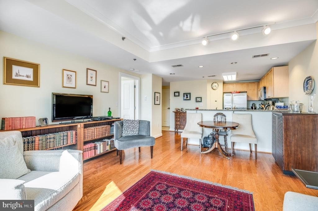 777 7th Street Nw - Photo 10