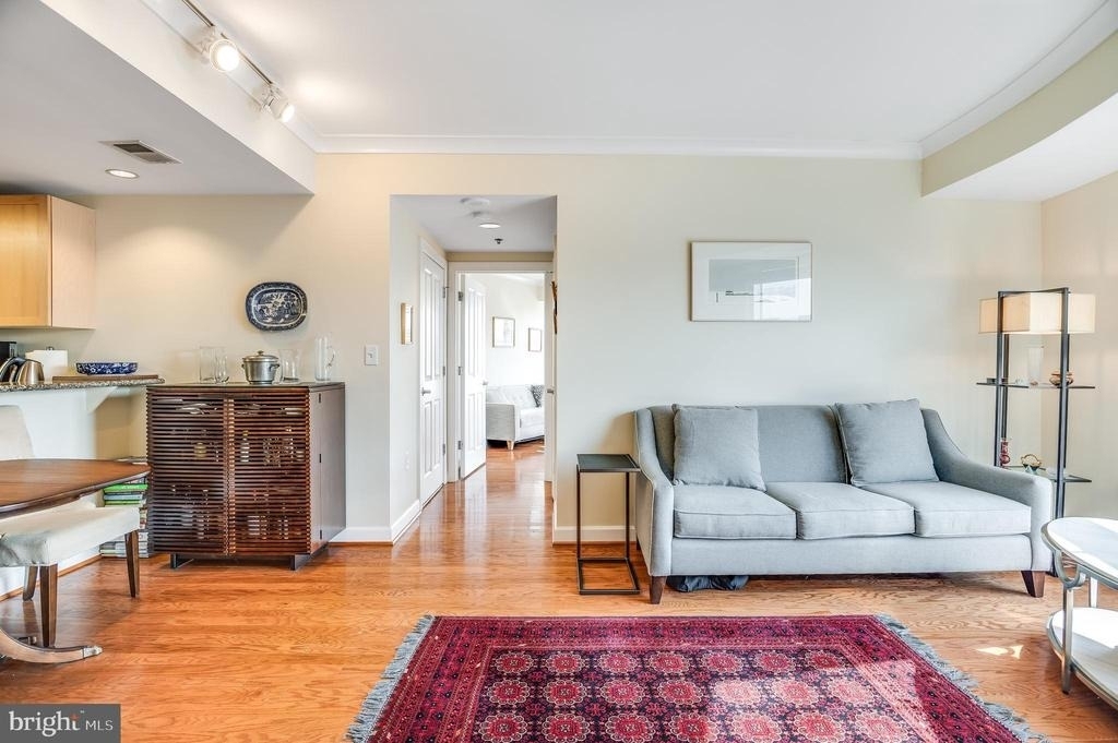 777 7th Street Nw - Photo 8