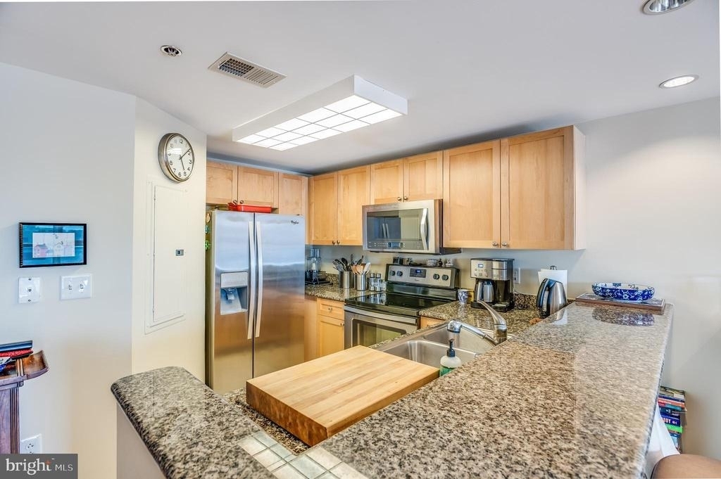 777 7th Street Nw - Photo 31