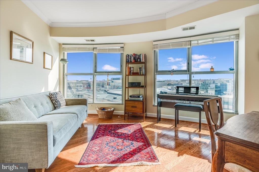 777 7th Street Nw - Photo 2
