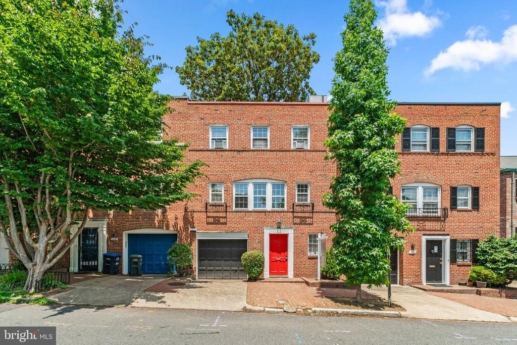 3341 Dent Place Nw - Photo 0