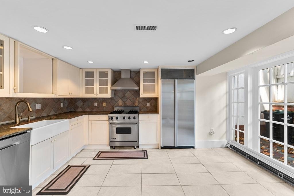 3341 Dent Place Nw - Photo 4
