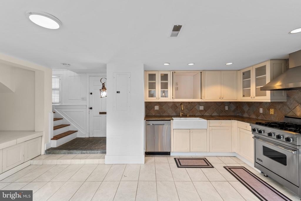 3341 Dent Place Nw - Photo 8