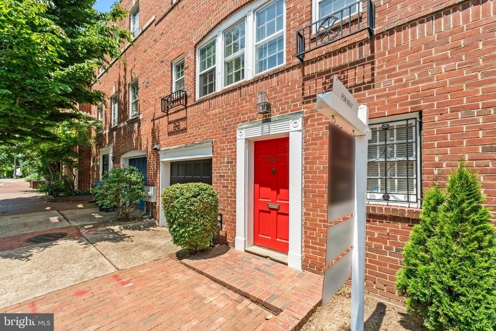3341 Dent Place Nw - Photo 2