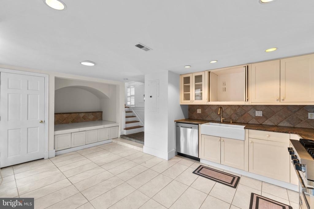 3341 Dent Place Nw - Photo 9